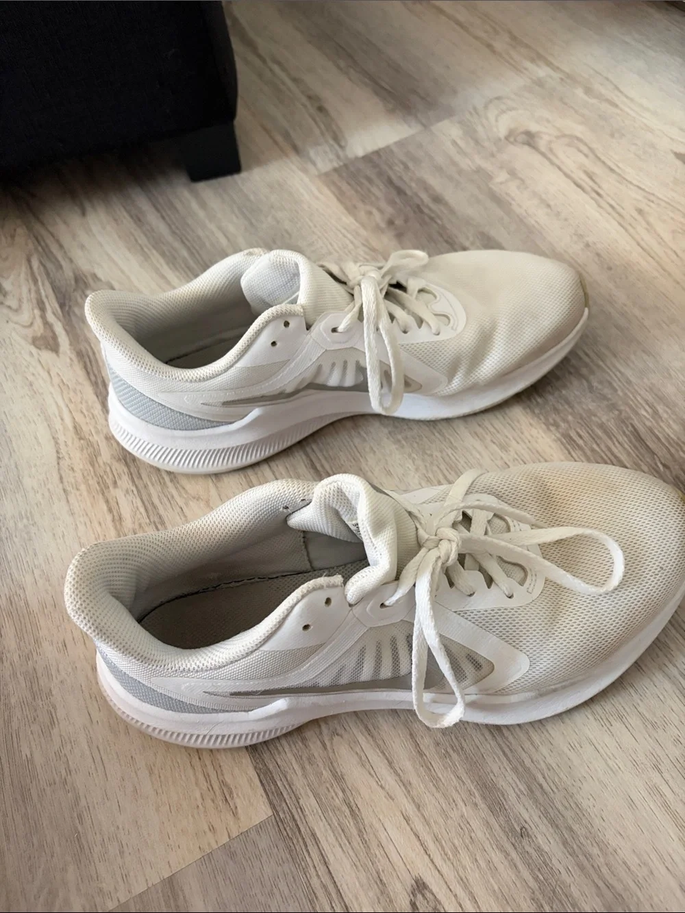 Nike Women's White and Light Gray Athletic Running Shoes